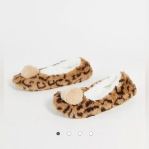 Totes Faux Fur Pom Pom Ballet Leopard Slipper Size S